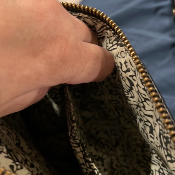 Authentic. Rebecca Minkoff Return of the M.A.C. Black Leather Crossbody. - Picture 7 of 8